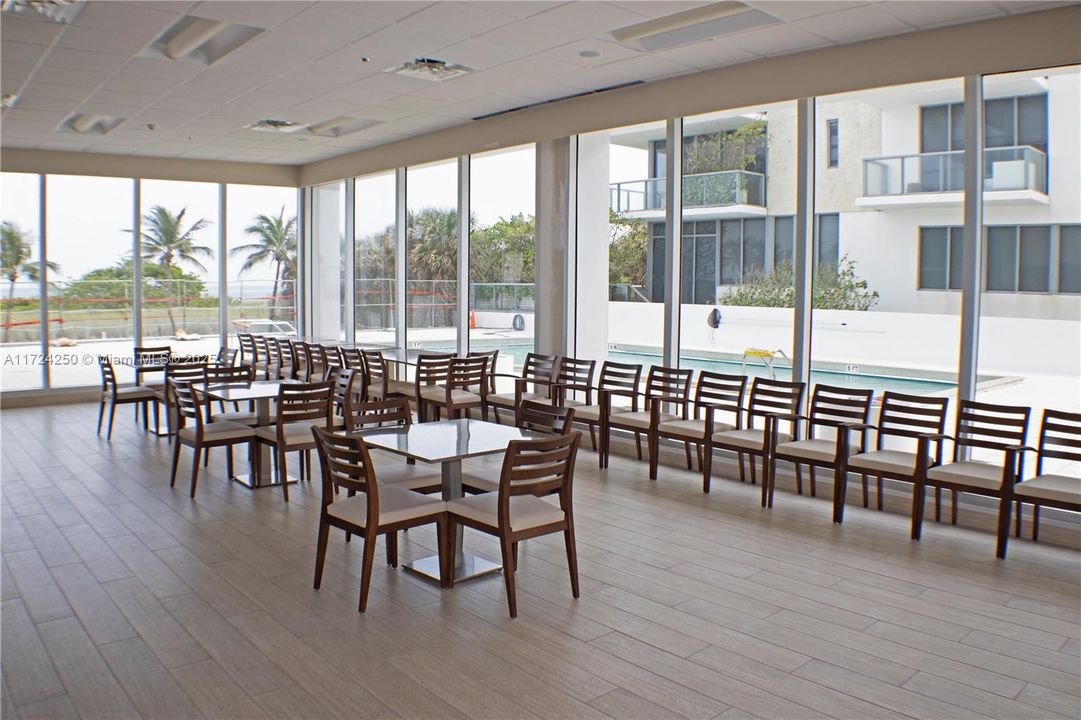 For Sale: $615,000 (1 beds, 1 baths, 929 Square Feet)