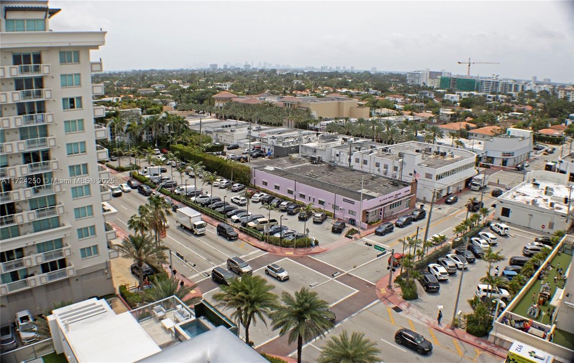 For Sale: $615,000 (1 beds, 1 baths, 929 Square Feet)