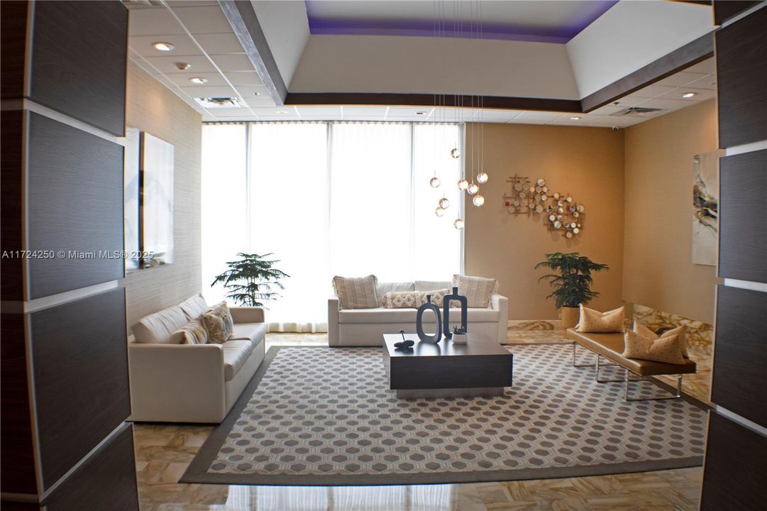 For Sale: $615,000 (1 beds, 1 baths, 929 Square Feet)