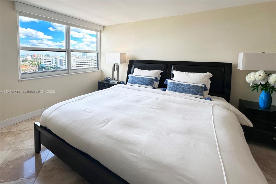 待售: $899,000 (2 贝兹, 2 浴室, 1078 平方英尺)