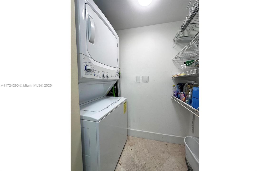 待售: $899,000 (2 贝兹, 2 浴室, 1078 平方英尺)