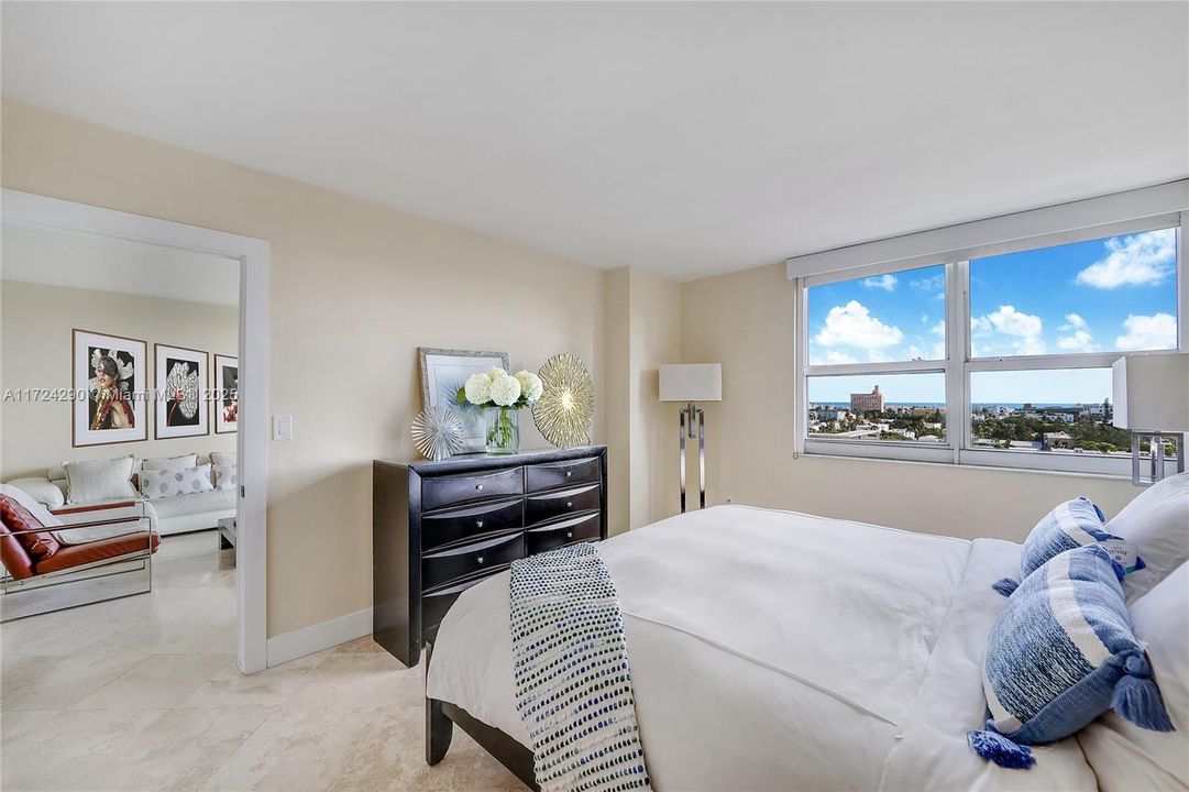 待售: $899,000 (2 贝兹, 2 浴室, 1078 平方英尺)