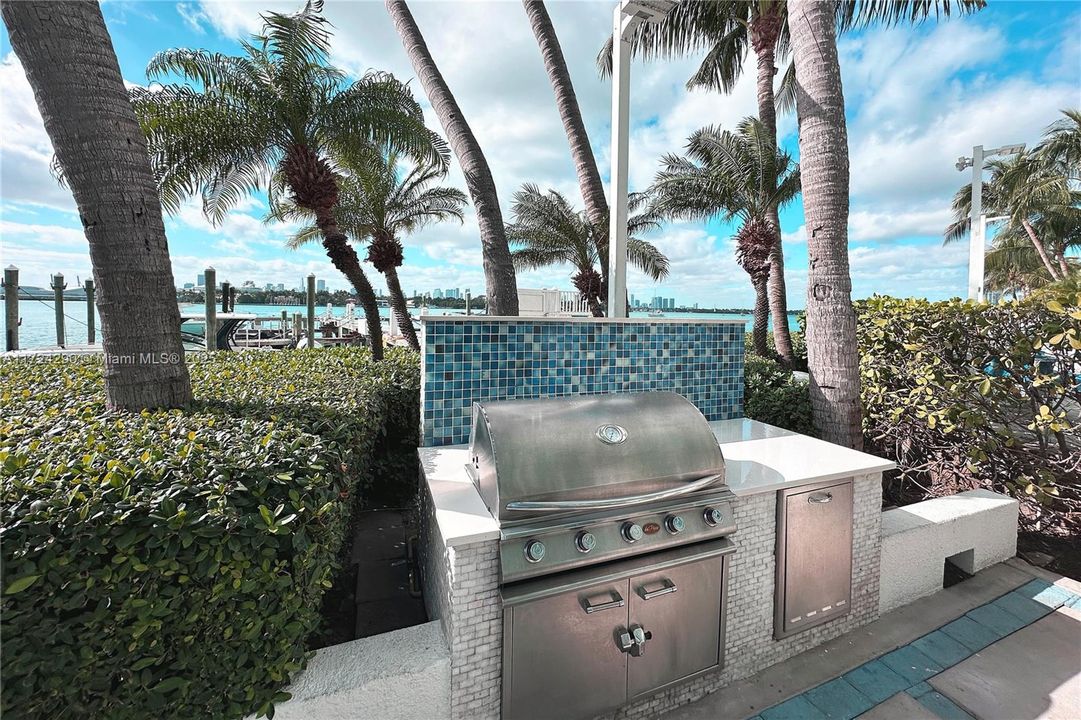 待售: $899,000 (2 贝兹, 2 浴室, 1078 平方英尺)