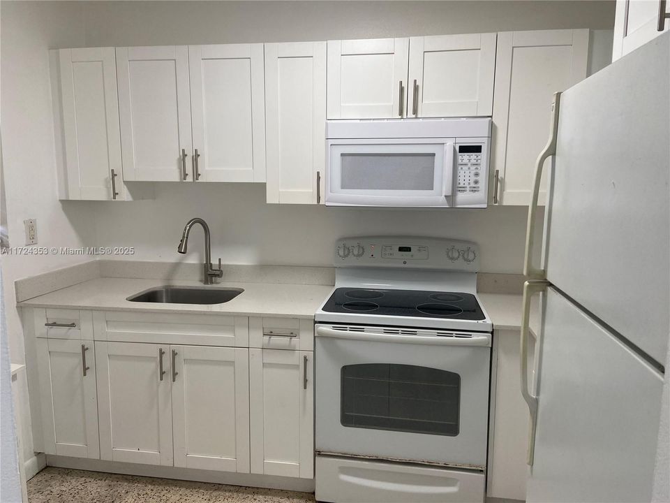 Recently Rented: $2,100 (2 beds, 1 baths, 769 Square Feet)