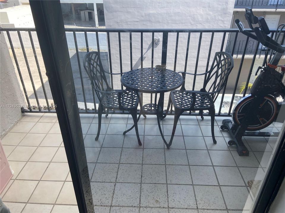 Recently Rented: $2,100 (2 beds, 1 baths, 769 Square Feet)