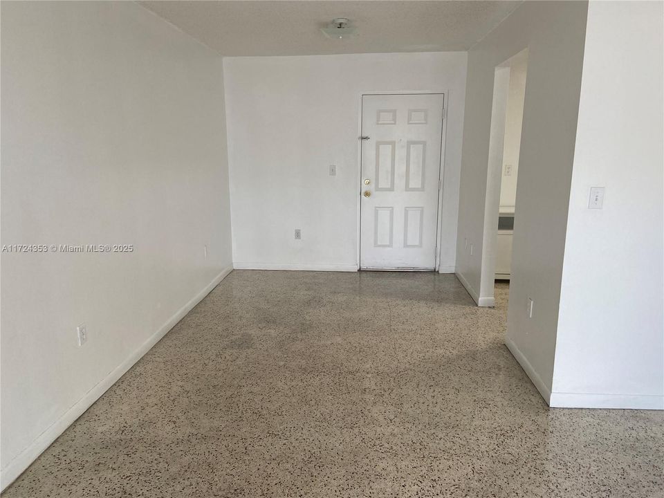 Recently Rented: $2,100 (2 beds, 1 baths, 769 Square Feet)