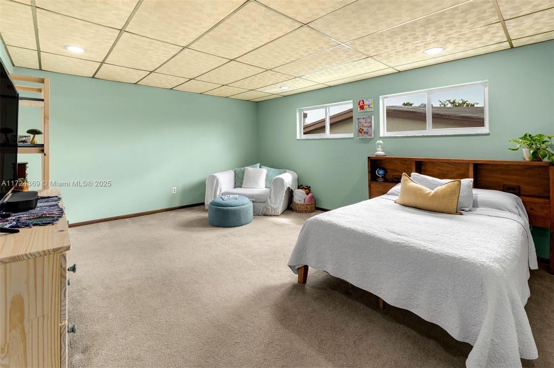 Spacious primary bedroom, acoustic ceilings can be removed for height