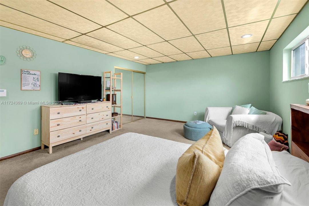 En suite primary bedroom