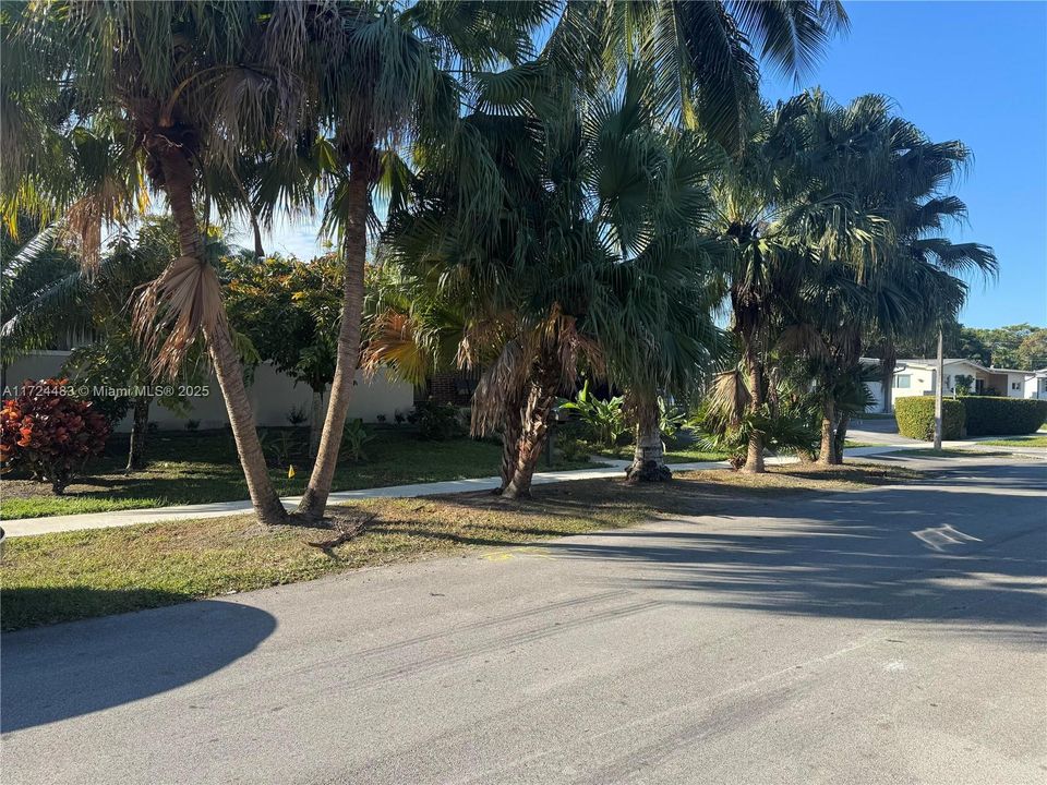 Recently Sold: $600,000 (3 beds, 2 baths, 2039 Square Feet)