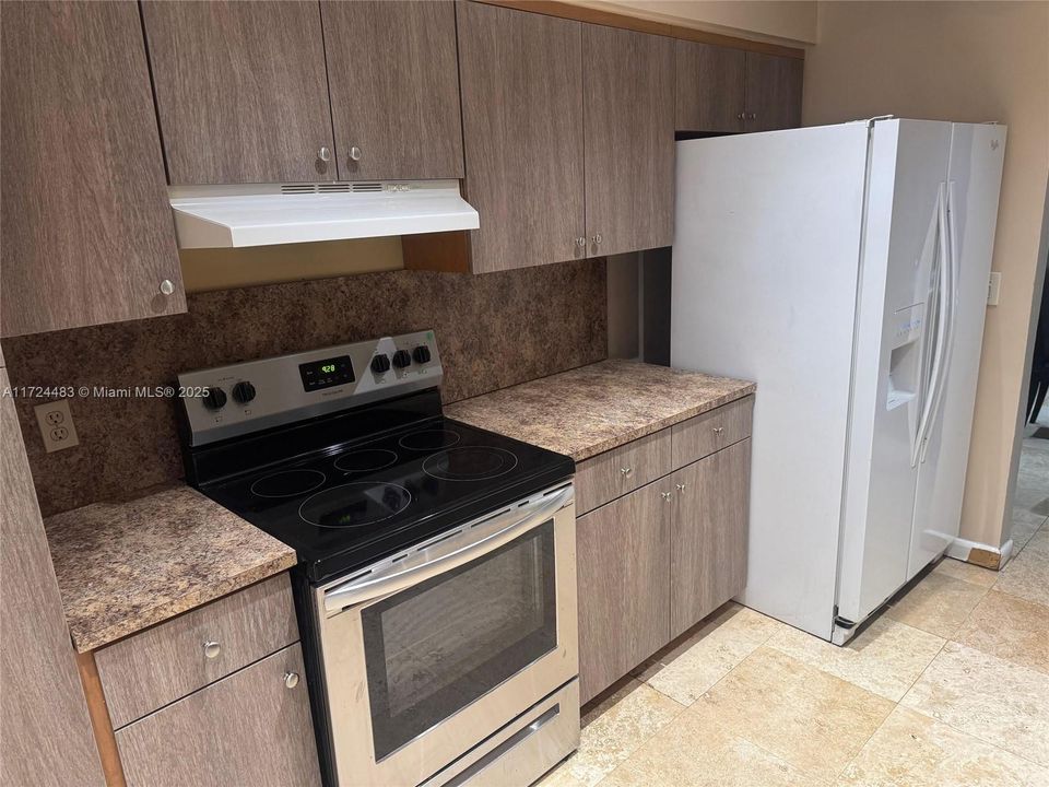 Recently Sold: $600,000 (3 beds, 2 baths, 2039 Square Feet)