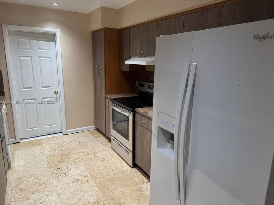 Recently Sold: $600,000 (3 beds, 2 baths, 2039 Square Feet)