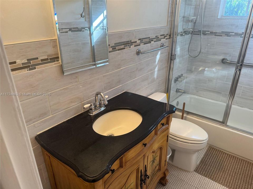 Recently Sold: $600,000 (3 beds, 2 baths, 2039 Square Feet)