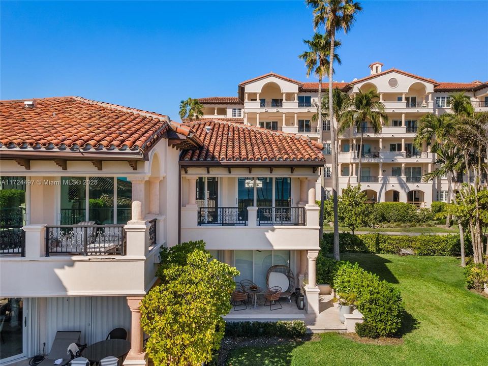Recently Sold: $1,900,000 (1 beds, 1 baths, 710 Square Feet)