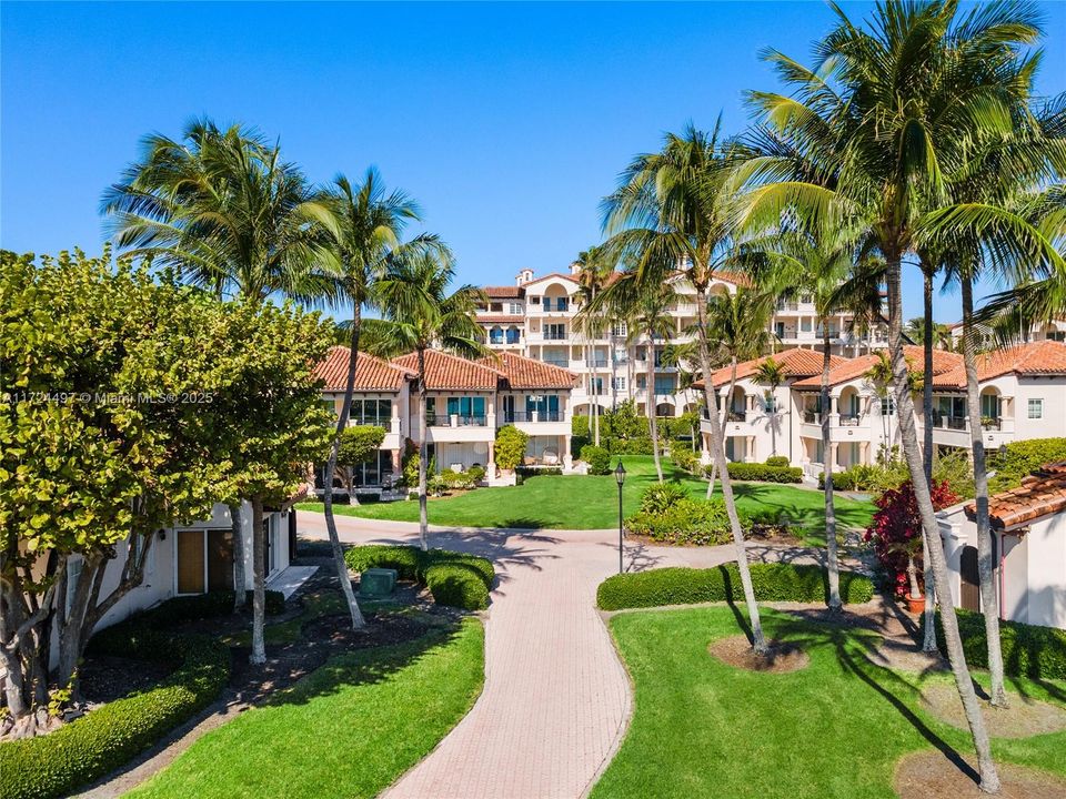 Recently Sold: $1,900,000 (1 beds, 1 baths, 710 Square Feet)