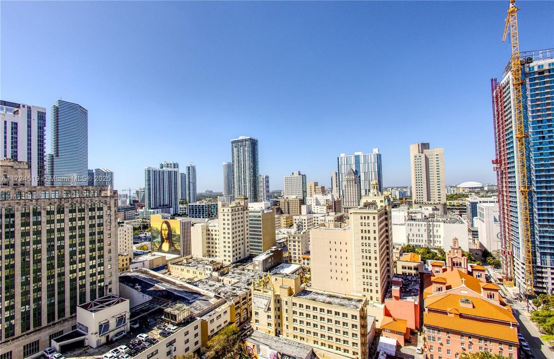 Recently Sold: $315,000 (1 beds, 1 baths, 651 Square Feet)