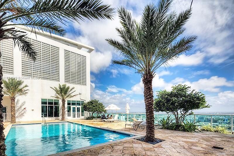 Recently Sold: $315,000 (1 beds, 1 baths, 651 Square Feet)