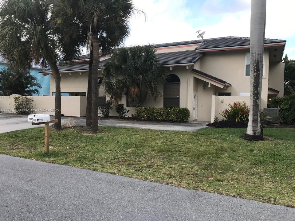 Recently Sold: $2,390,000 (0 beds, 0 baths, 4943 Square Feet)