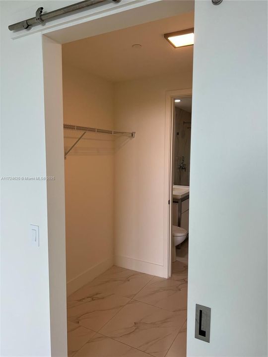 Недавно продано: $598,500 (2 спален, 2 ванн, 1086 Квадратных фут)