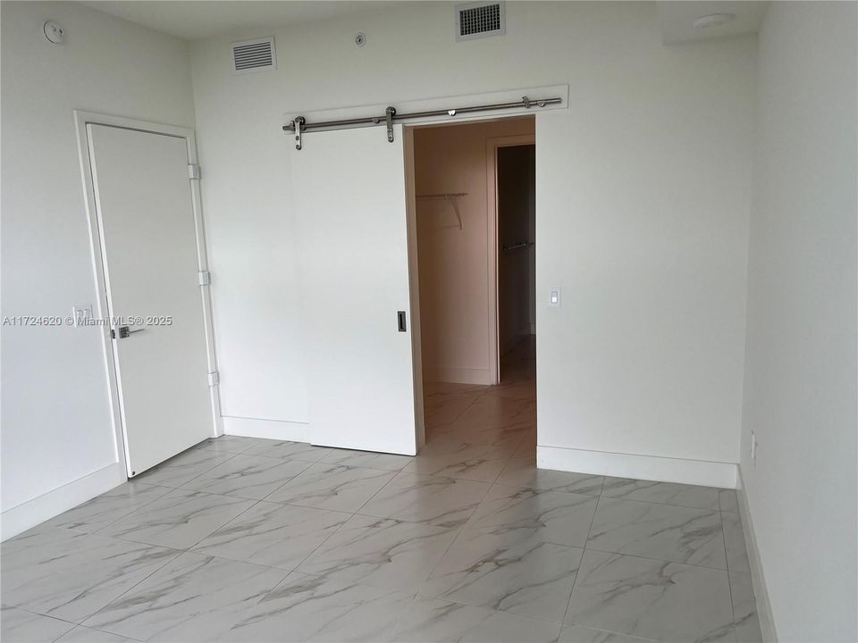 Недавно продано: $598,500 (2 спален, 2 ванн, 1086 Квадратных фут)