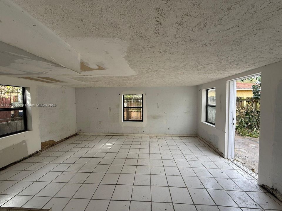 For Sale: $799,900 (0 beds, 0 baths, 2672 Square Feet)