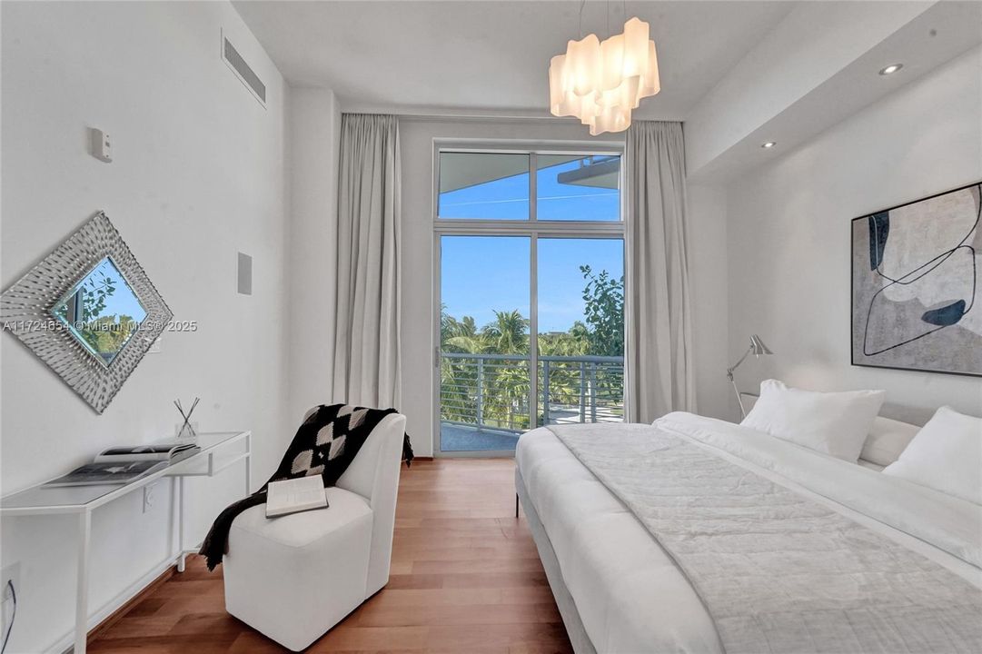 Недавно продано: $1,180,000 (2 спален, 2 ванн, 1450 Квадратных фут)