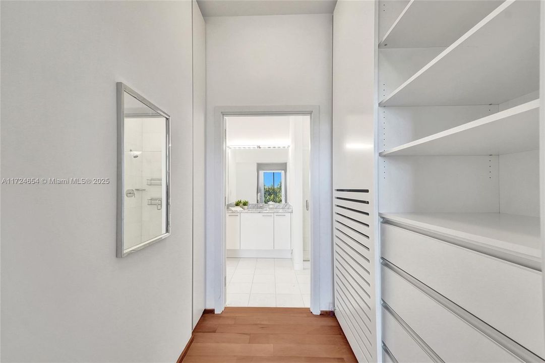 Недавно продано: $1,180,000 (2 спален, 2 ванн, 1450 Квадратных фут)