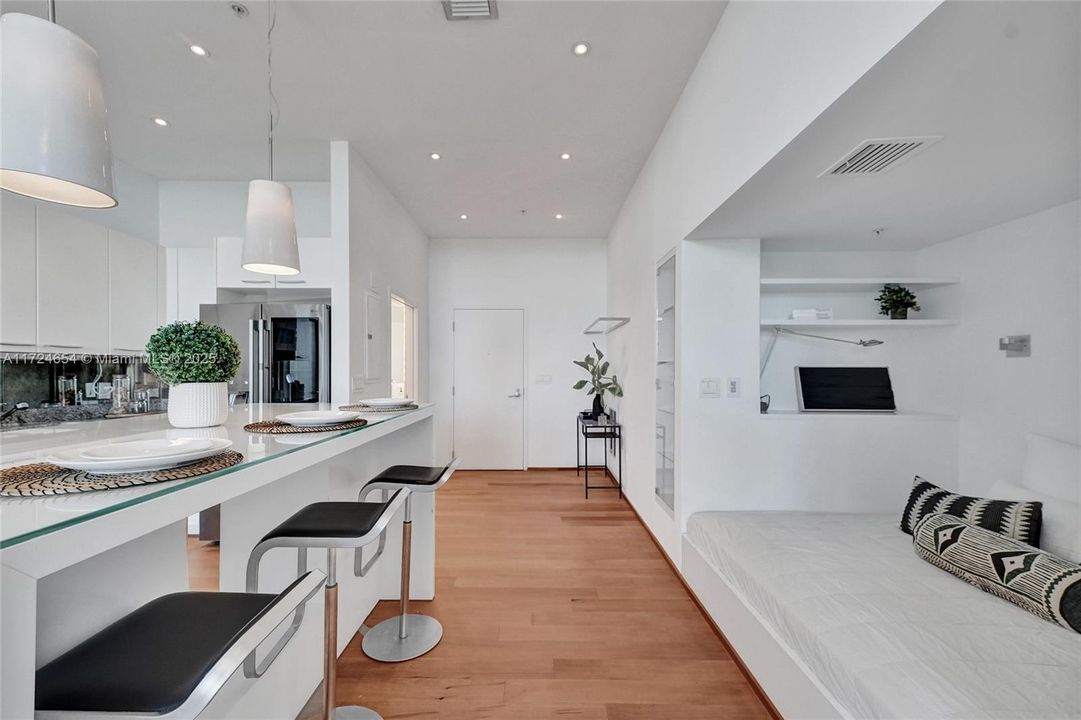 Недавно продано: $1,180,000 (2 спален, 2 ванн, 1450 Квадратных фут)