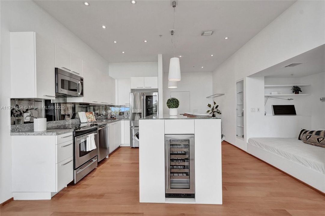 Недавно продано: $1,180,000 (2 спален, 2 ванн, 1450 Квадратных фут)