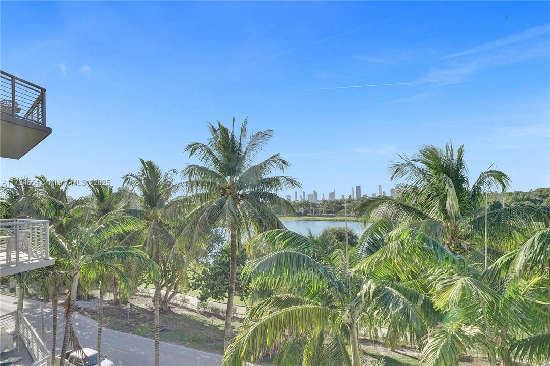 Недавно продано: $1,180,000 (2 спален, 2 ванн, 1450 Квадратных фут)