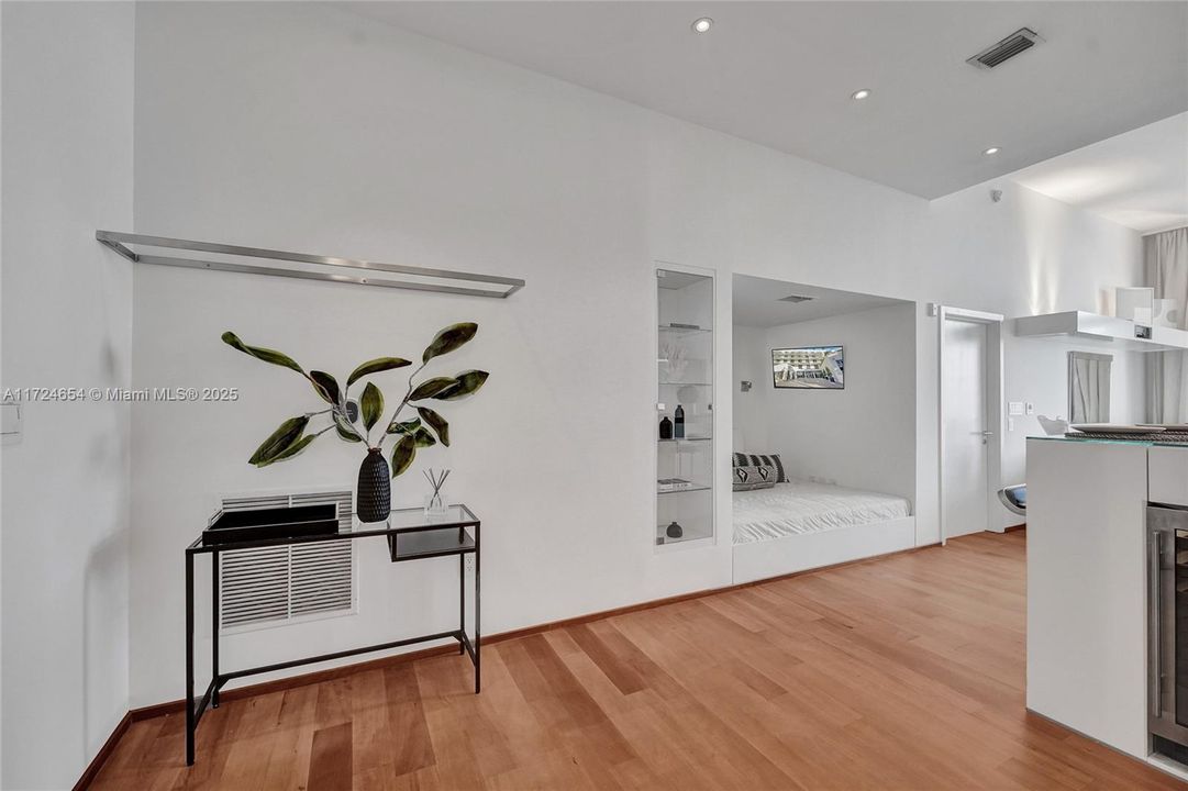 Недавно продано: $1,180,000 (2 спален, 2 ванн, 1450 Квадратных фут)