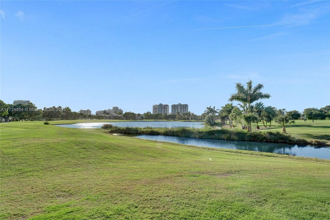 Недавно продано: $1,180,000 (2 спален, 2 ванн, 1450 Квадратных фут)