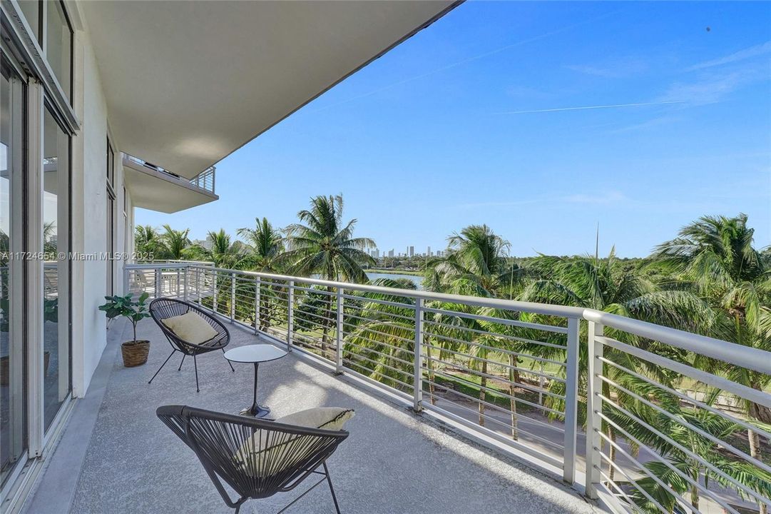 Недавно продано: $1,180,000 (2 спален, 2 ванн, 1450 Квадратных фут)