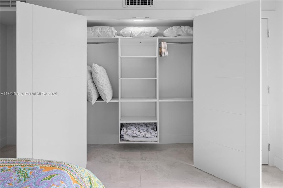 На продажу: $12,900,000 (6 спален, 4 ванн, 4394 Квадратных фут)