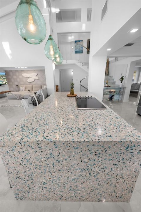 На продажу: $12,900,000 (6 спален, 4 ванн, 4394 Квадратных фут)