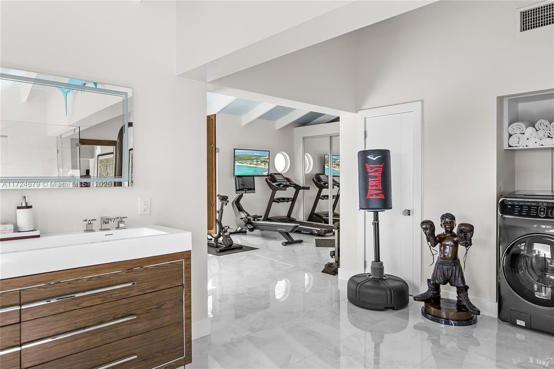 На продажу: $12,900,000 (6 спален, 4 ванн, 4394 Квадратных фут)