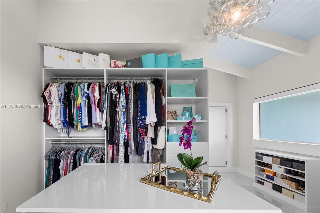 На продажу: $12,900,000 (6 спален, 4 ванн, 4394 Квадратных фут)