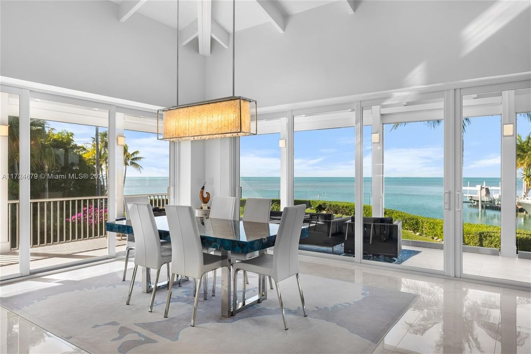 На продажу: $12,900,000 (6 спален, 4 ванн, 4394 Квадратных фут)