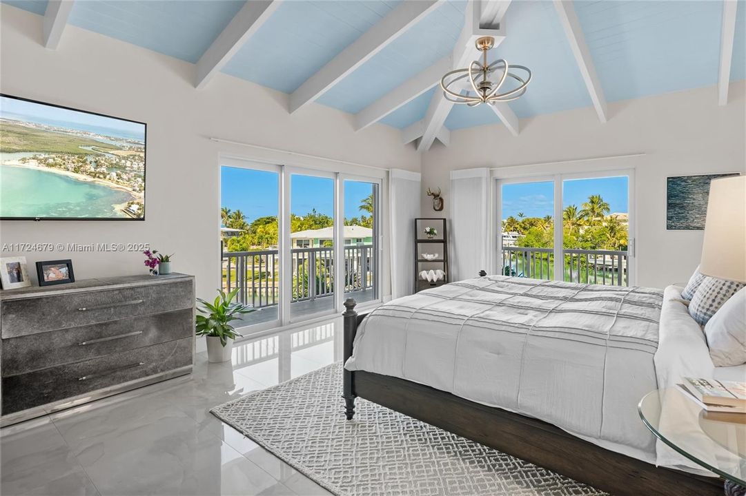 На продажу: $12,900,000 (6 спален, 4 ванн, 4394 Квадратных фут)