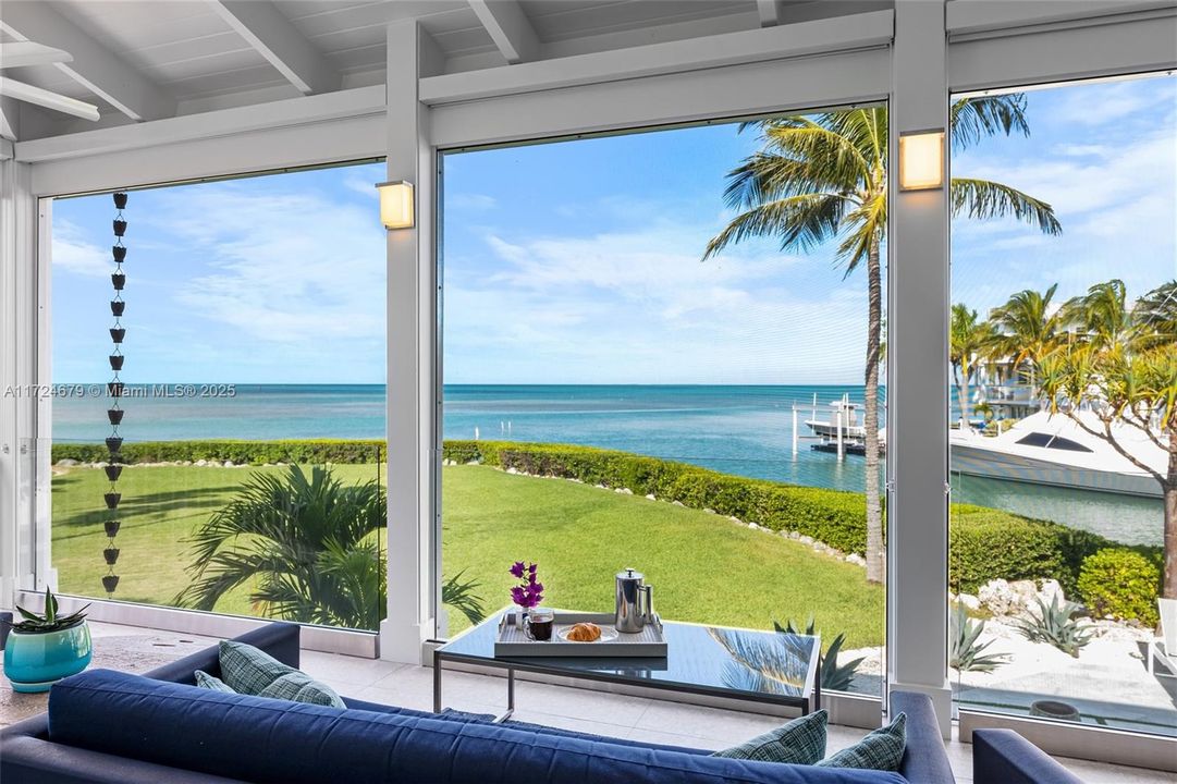 На продажу: $12,900,000 (6 спален, 4 ванн, 4394 Квадратных фут)