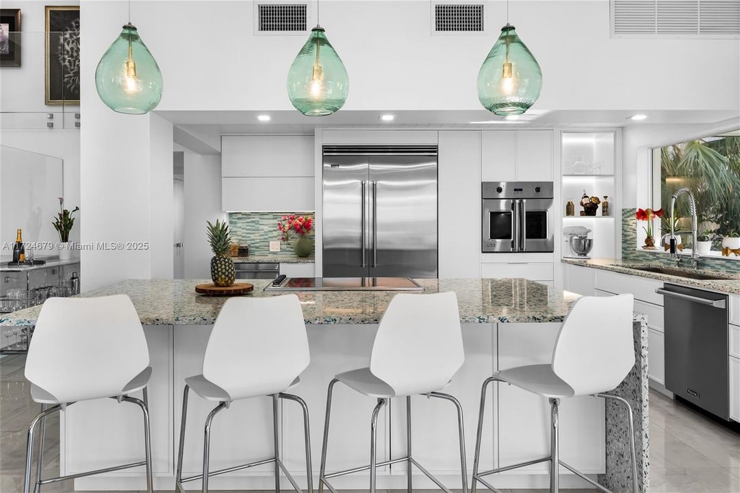 На продажу: $12,900,000 (6 спален, 4 ванн, 4394 Квадратных фут)