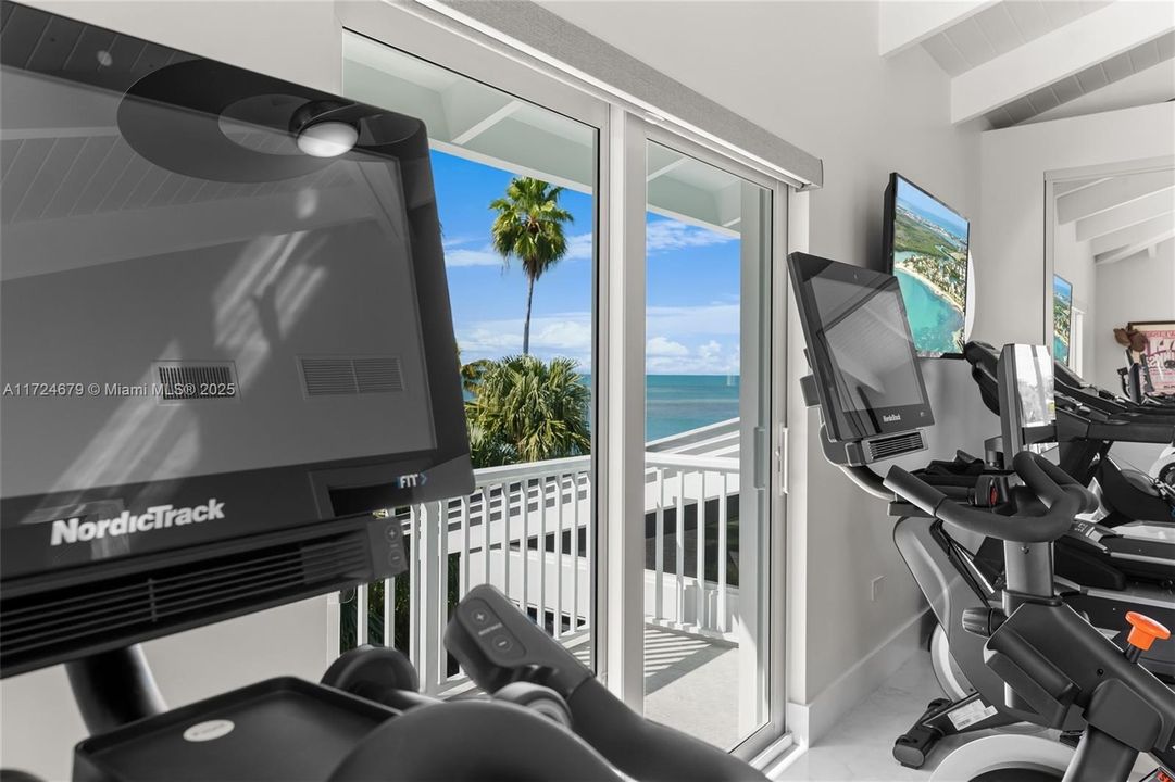 На продажу: $12,900,000 (6 спален, 4 ванн, 4394 Квадратных фут)