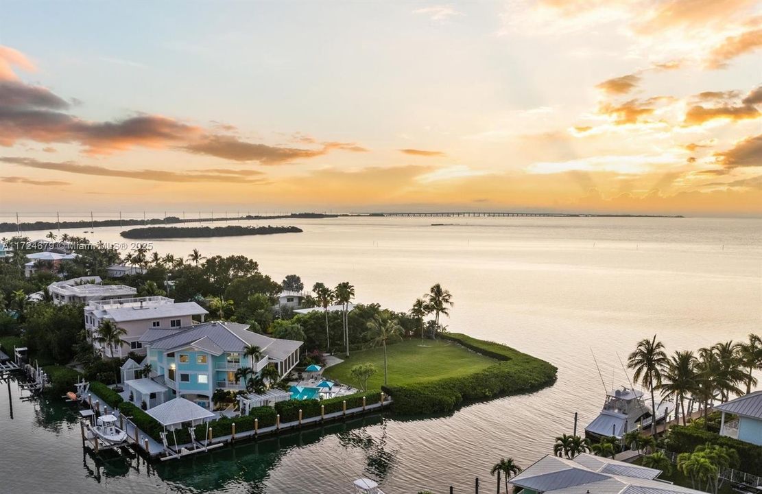 На продажу: $12,900,000 (6 спален, 4 ванн, 4394 Квадратных фут)