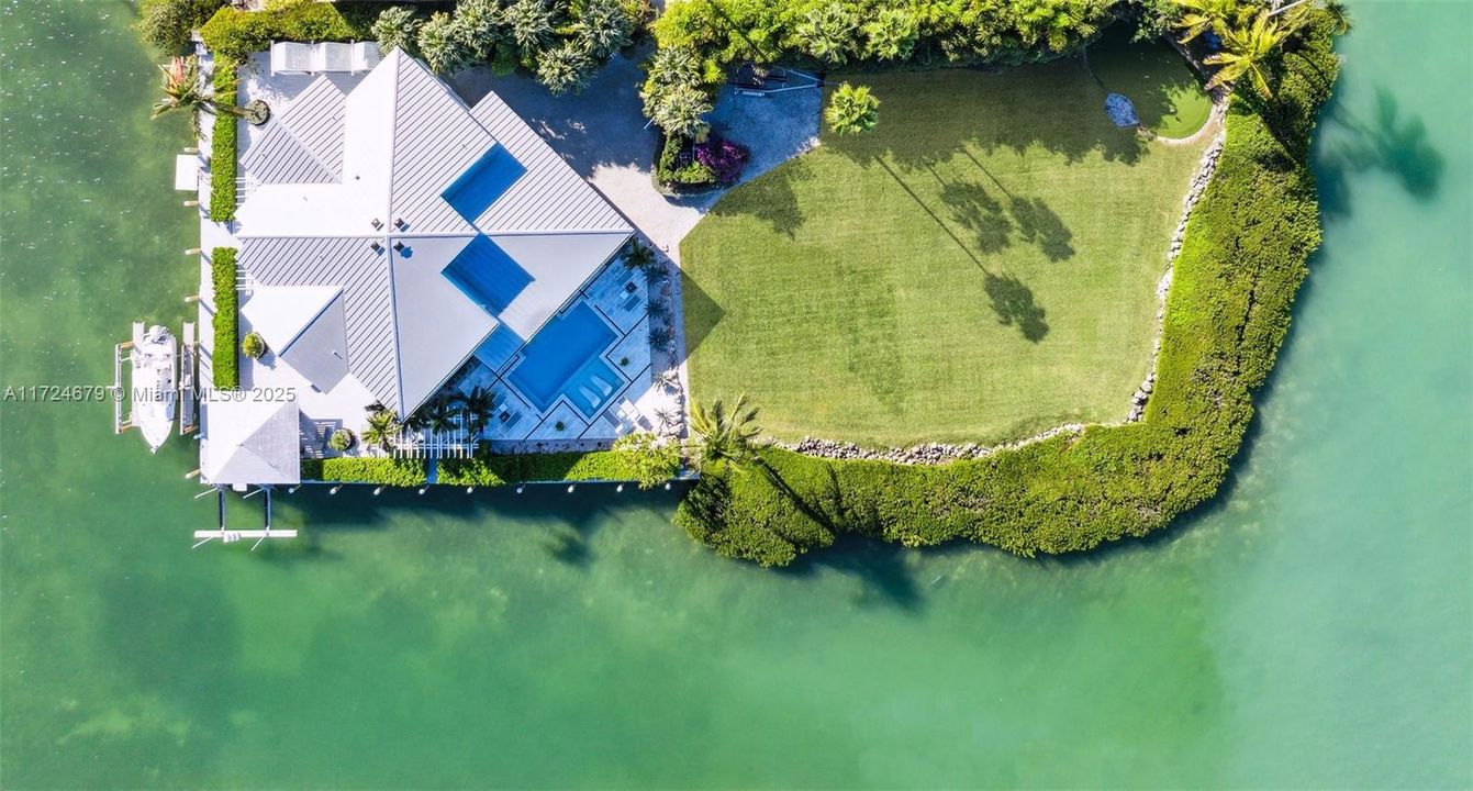 На продажу: $12,900,000 (6 спален, 4 ванн, 4394 Квадратных фут)