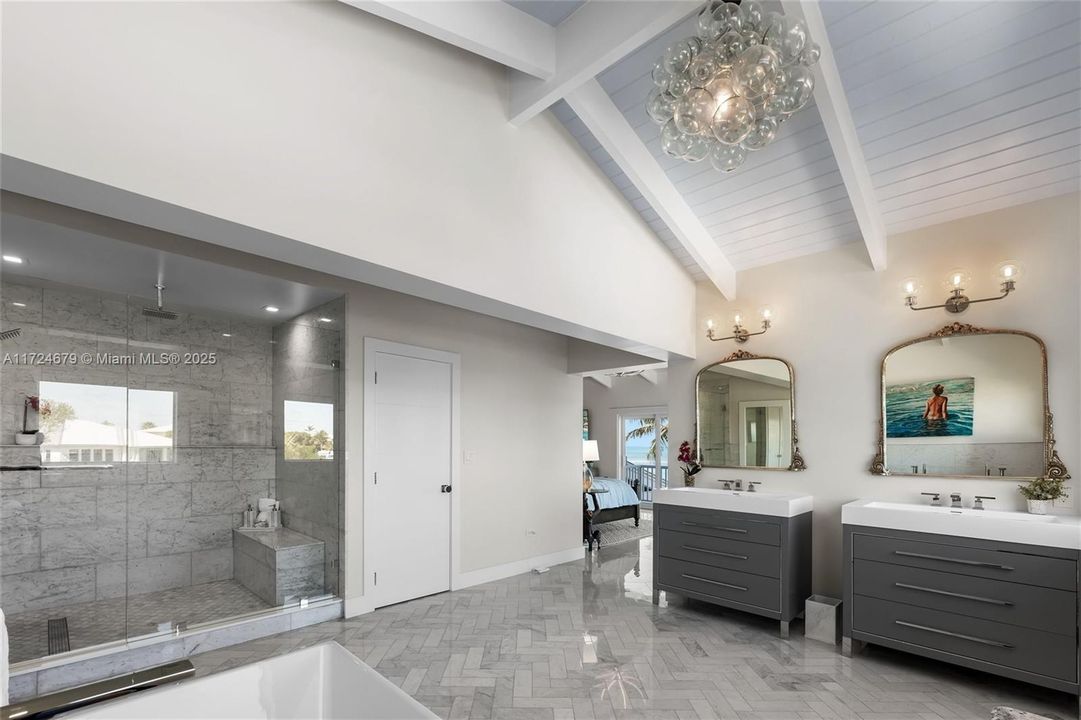 На продажу: $12,900,000 (6 спален, 4 ванн, 4394 Квадратных фут)