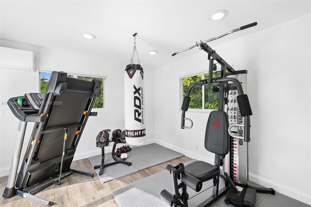 最近售出: $1,549,000 (5 贝兹, 4 浴室, 4570 平方英尺)