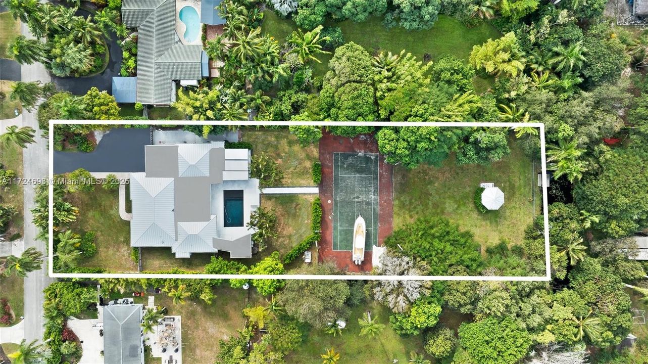 最近售出: $1,549,000 (5 贝兹, 4 浴室, 4570 平方英尺)