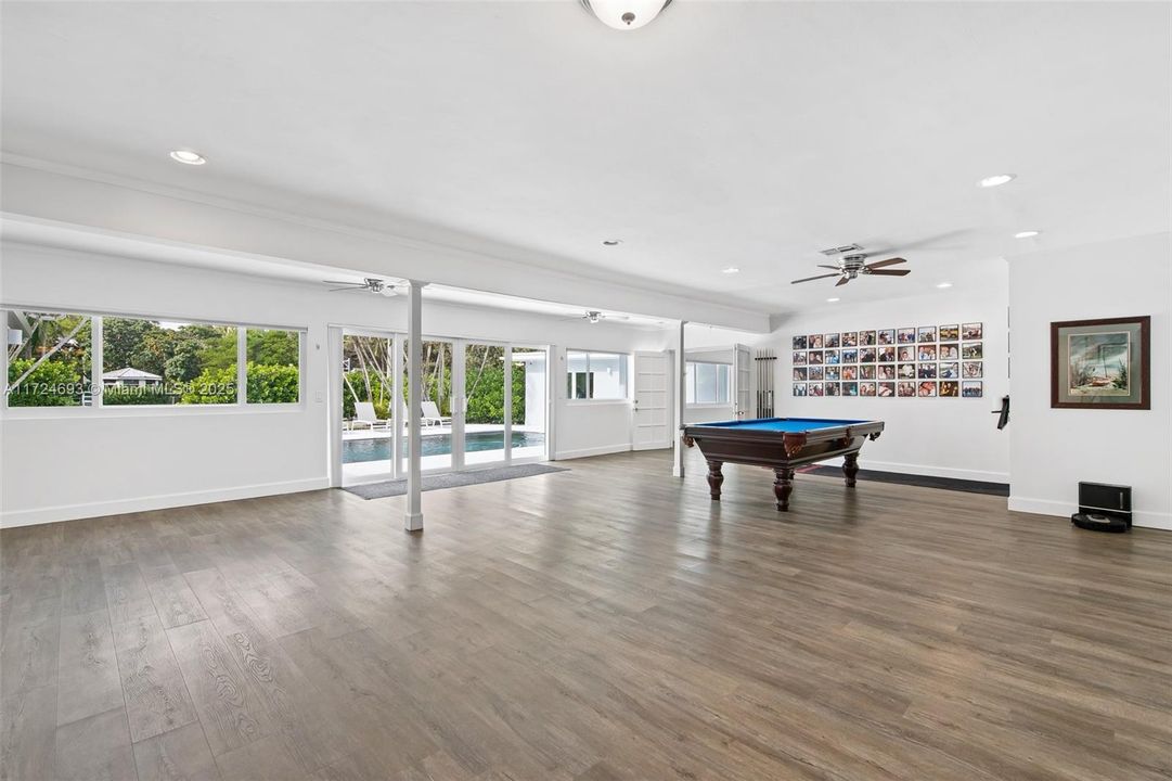 最近售出: $1,549,000 (5 贝兹, 4 浴室, 4570 平方英尺)