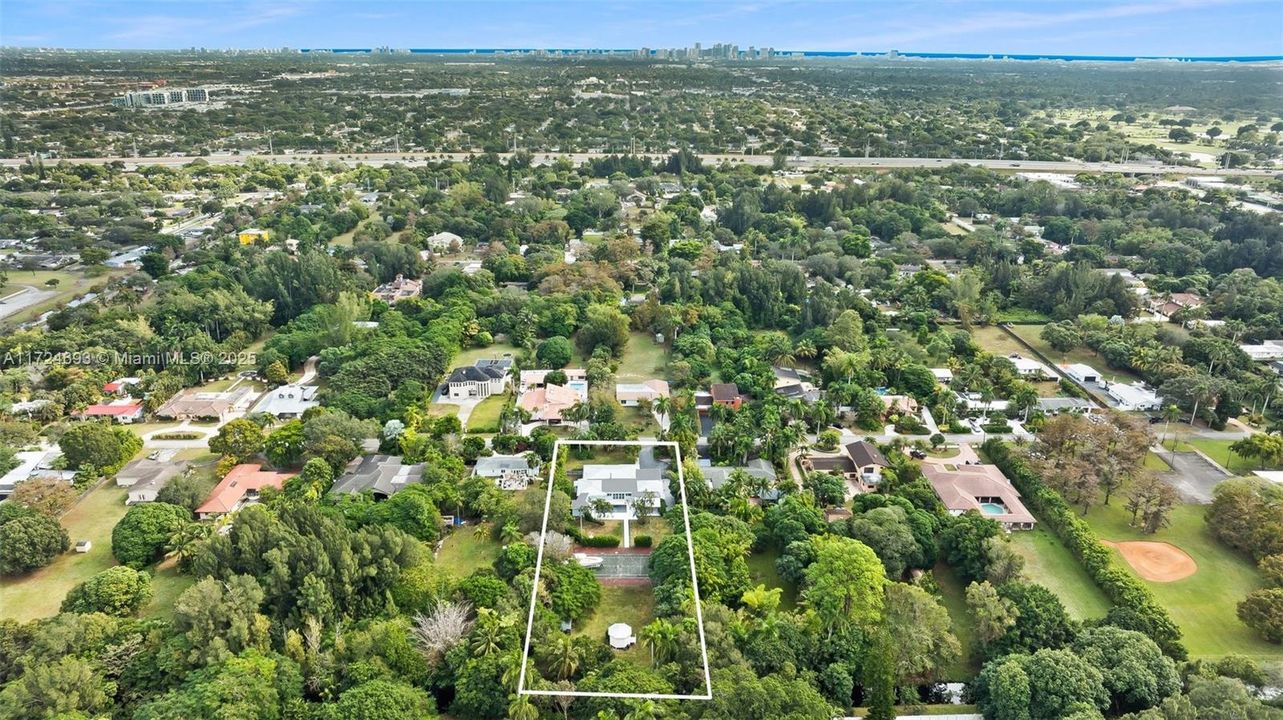 最近售出: $1,549,000 (5 贝兹, 4 浴室, 4570 平方英尺)