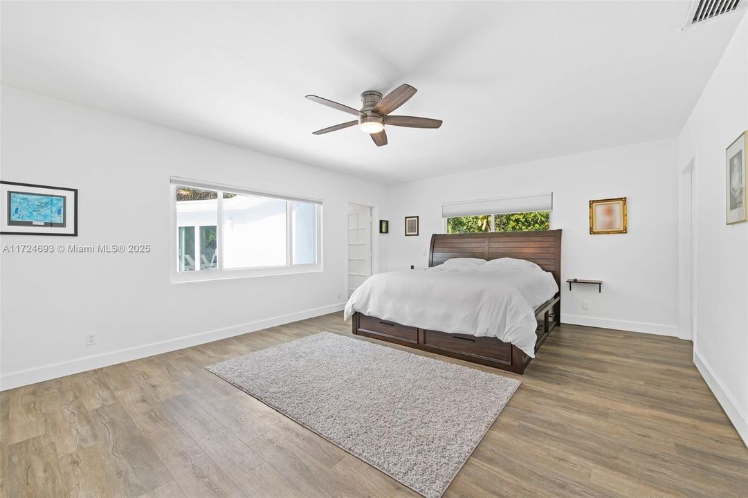 最近售出: $1,549,000 (5 贝兹, 4 浴室, 4570 平方英尺)