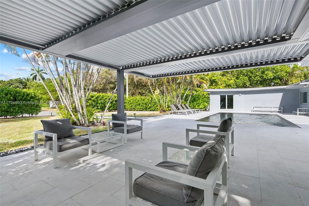 最近售出: $1,549,000 (5 贝兹, 4 浴室, 4570 平方英尺)